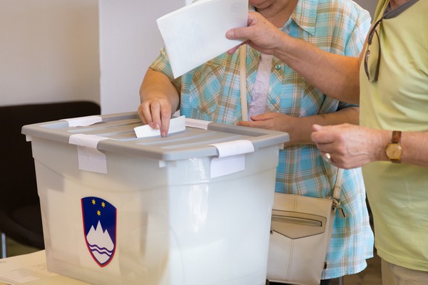 voter casting a ballot