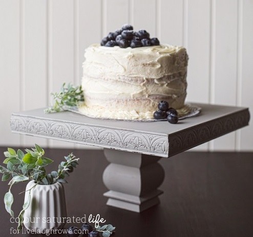 vintage-style-cake-stand