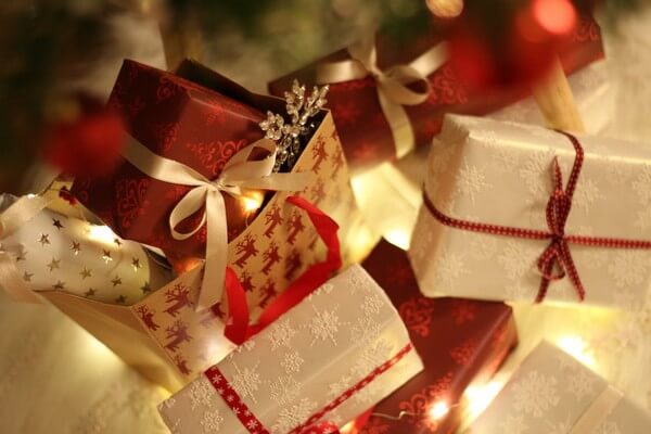 121 Christmas Freebies: Amazing Free Stuff to Celebrate the Season With