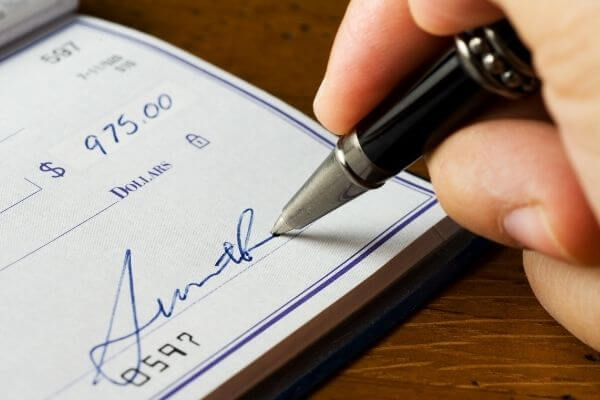 5 Legit Ways to Cash a Check Without an ID
